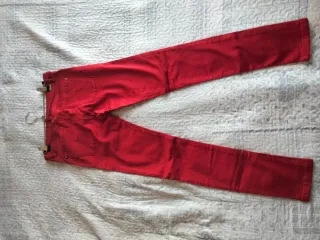 Pantalón vaquero rojo talla 38