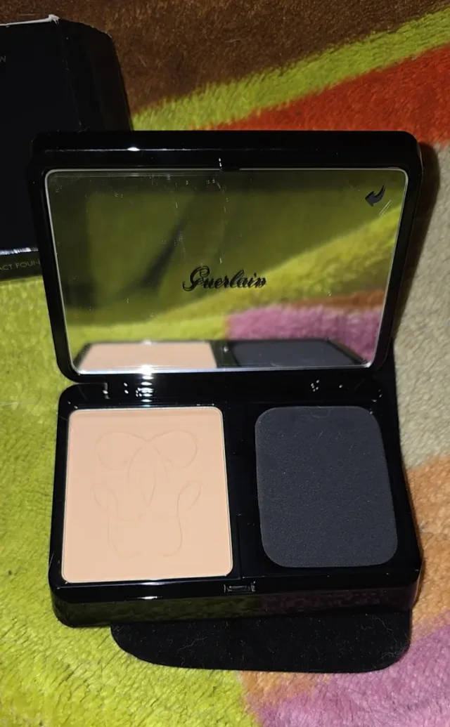 Guerlain Lingerie de Peau Compact