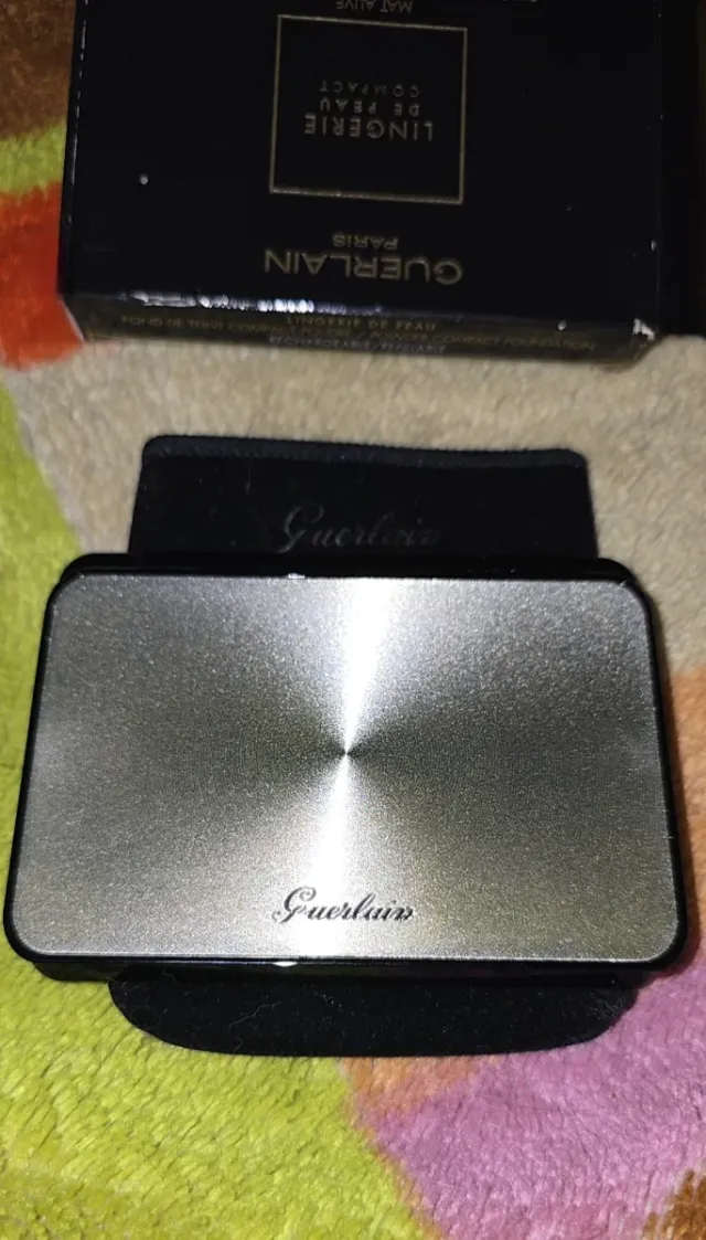 Guerlain Lingerie de Peau Compact
