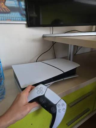 Consola PS5 Slim 1TB + Battlefield 6