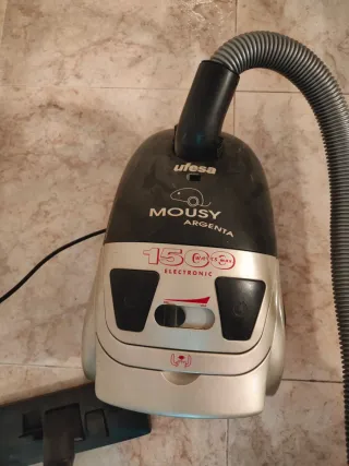 Aspirador Ufesa Mousy Argenta 1500W