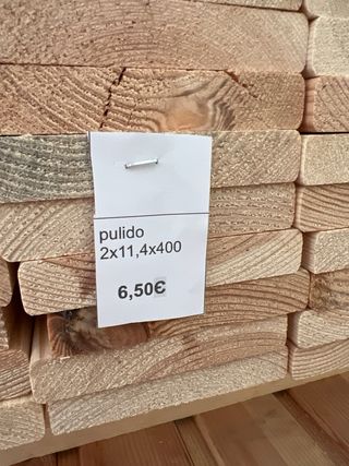 Listón de pino pulido