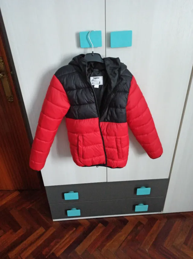 Acolchado niño rojo y negro