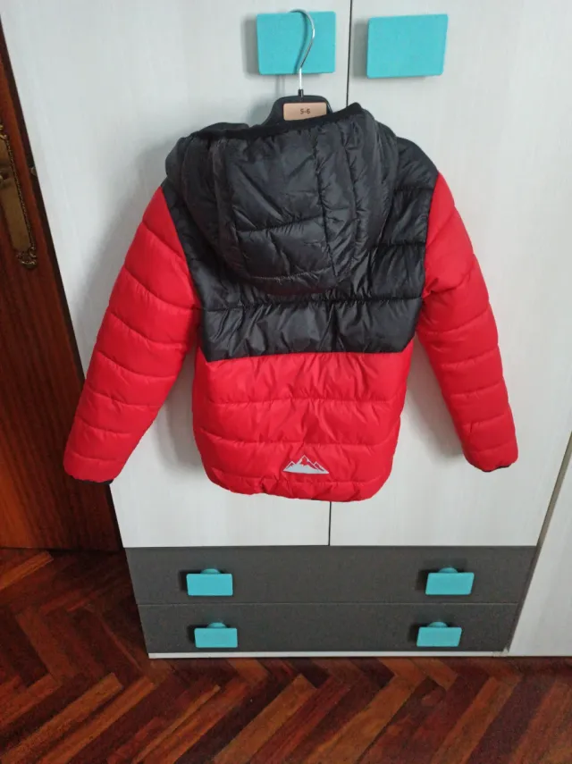 Acolchado niño rojo y negro