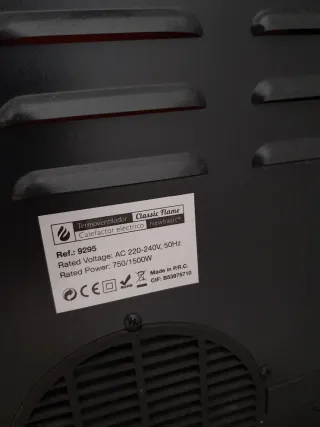 Estufa eléctrica/chimenea negra de metal