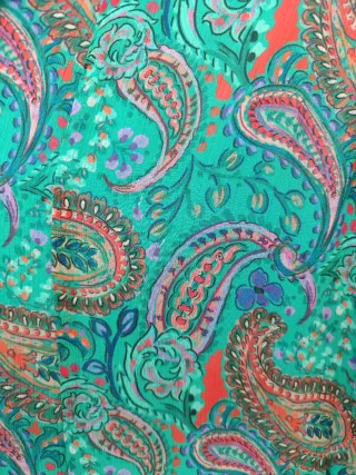 Vestido Hug and Clau estampado paisley