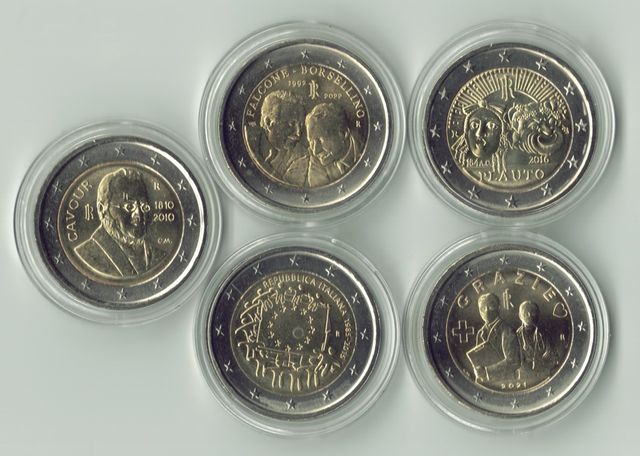 Lote de 21 moedas comemorativas de 2 euros da Itália. UNC