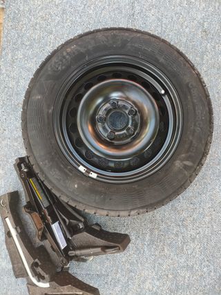 Rueda repuesto VW Golf + Gato