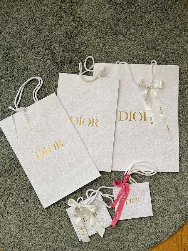 Bolsas de papel Dior blancas