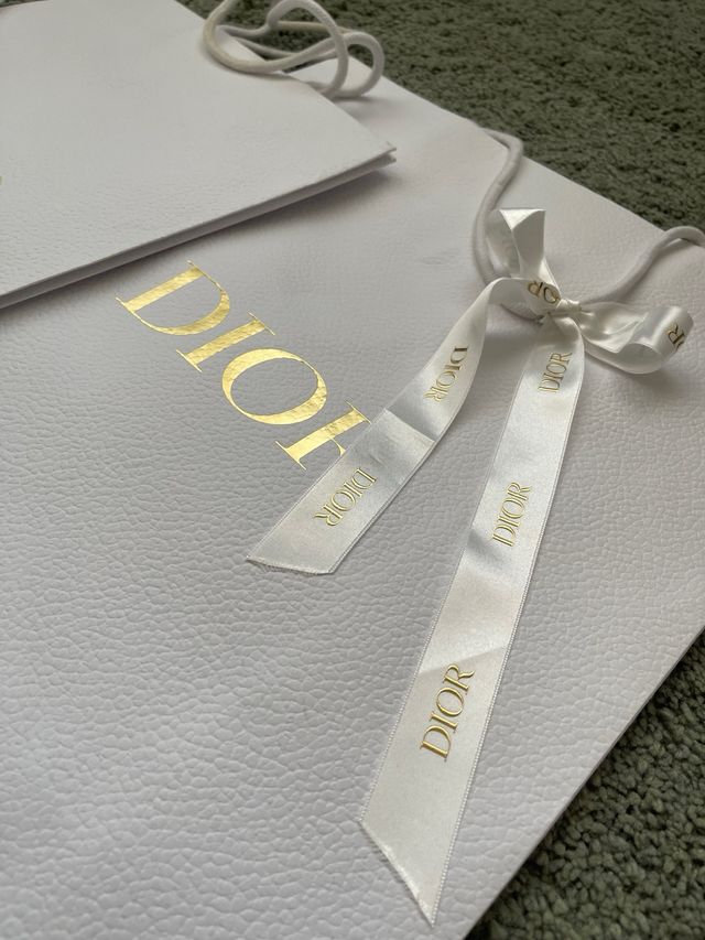 Bolsas de papel Dior blancas