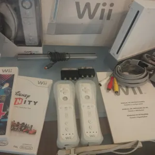 Consola Nintendo Wii + Accesorios y Juegos