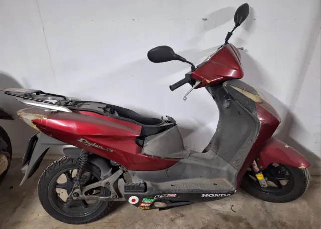 Honda Dylan 125 para piezas.