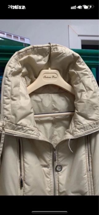 Piumino donna champagne con collo ampio