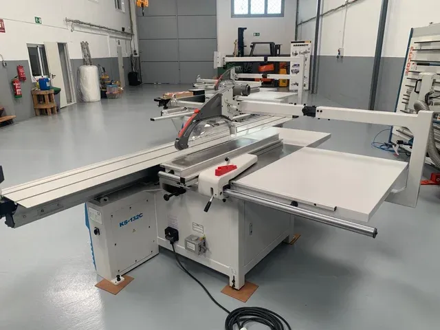 Escuadradora HÄRNNETT modelo KS 132C
