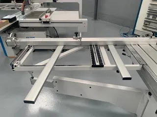 Escuadradora HÄRNNETT modelo KS 132C