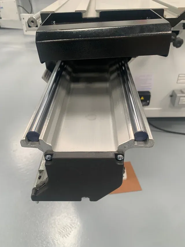 Escuadradora HÄRNNETT modelo KS 132C