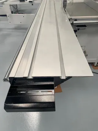 Escuadradora HÄRNNETT modelo KS 132C