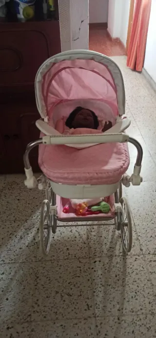 Carrito de bebé rosa