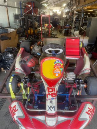 2 karts de marchas Birel y CRG con remolque