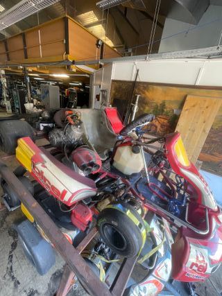 2 karts de marchas Birel y CRG con remolque