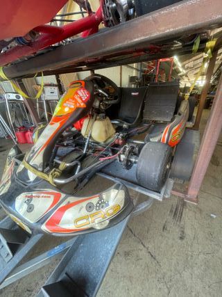 2 karts de marchas Birel y CRG con remolque