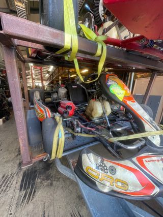 2 karts de marchas Birel y CRG con remolque