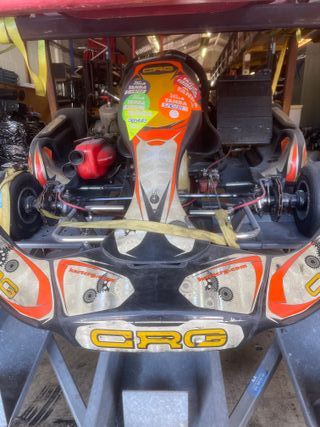 2 karts de marchas Birel y CRG con remolque
