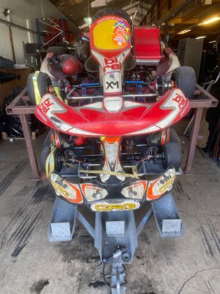 2 karts de marchas Birel y CRG con remolque
