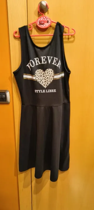 Vestido negro tirantes estampado corazón