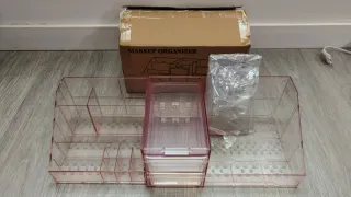 Organizador de maquillaje rosa, con dos cajones