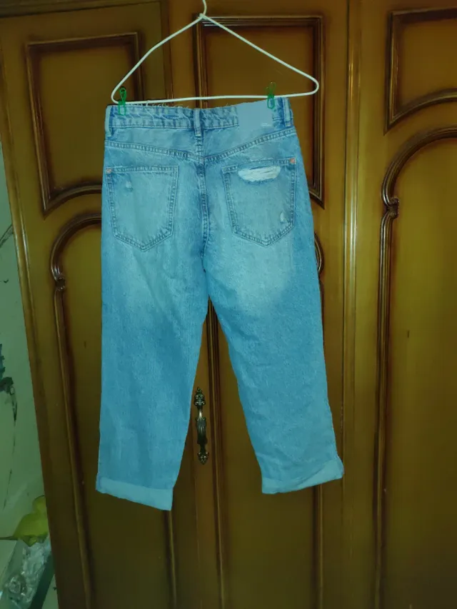 Pantalón ancho vaquero desgarrado