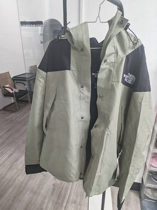 Chaqueta The North Face Verde y Negra