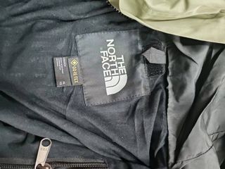 Chaqueta The North Face Verde y Negra