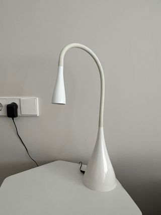 Lámpara de escritorio moderna