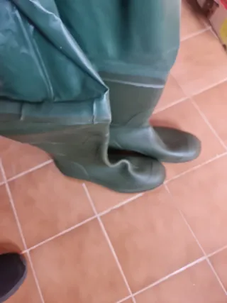 Pantalón bota de pesca verde