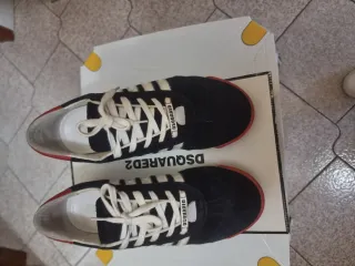 Scarpe DSQUARED2 nere e rosse Parallele
