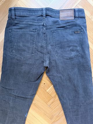 Pantalón VOLCOM, slim, talla 31=44cm, buen estado