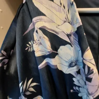 Vestido floral azul y morado