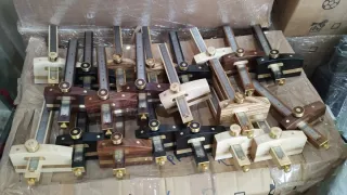 Gramil de ebanistería de madera y latón