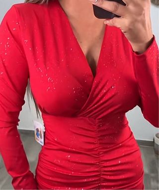 Vestido mini rojo con brillos