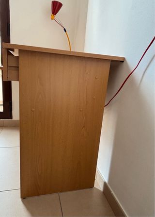 Escritorio funcional, económico y muy cuidado