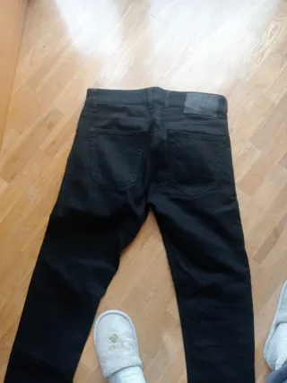 Pantalón vaquero negro slim fit