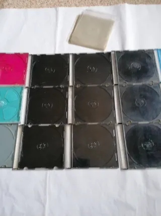 15 custodie cd vuote +altre omaggio