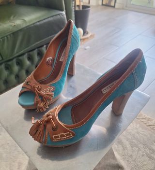 Elegantes zapatos de tacón en piel para mujer