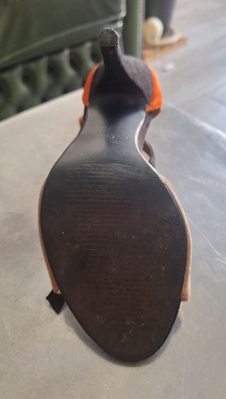 Elegantes zapatos de tacón en piel para mujer