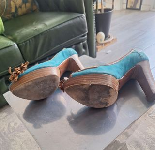 Elegantes zapatos de tacón en piel para mujer
