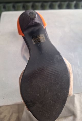 Elegantes zapatos de tacón en piel para mujer