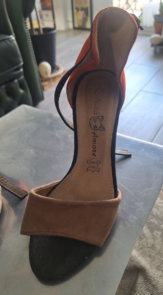 Elegantes zapatos de tacón en piel para mujer