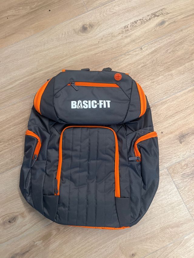 Mochila BASIC-FIT Negra y Naranja nunca utilizada