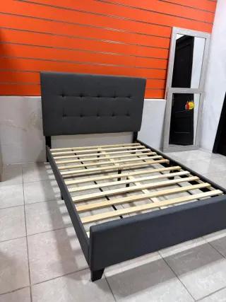 Cama de tela gris